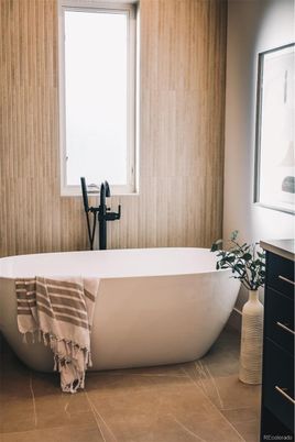 Bathroom, Free Standing Baths, Interior