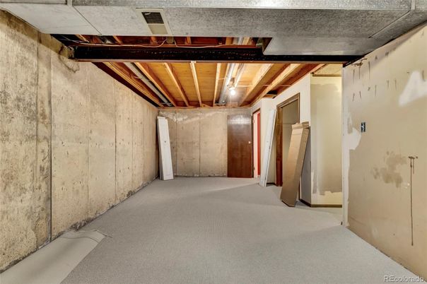 Empty room, Interior, Wooden Beams