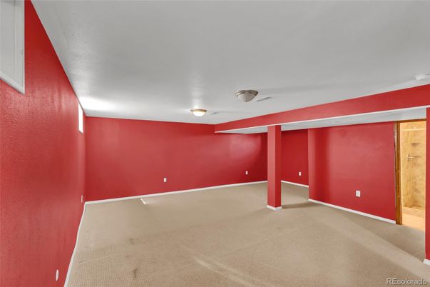 Empty room, Interior