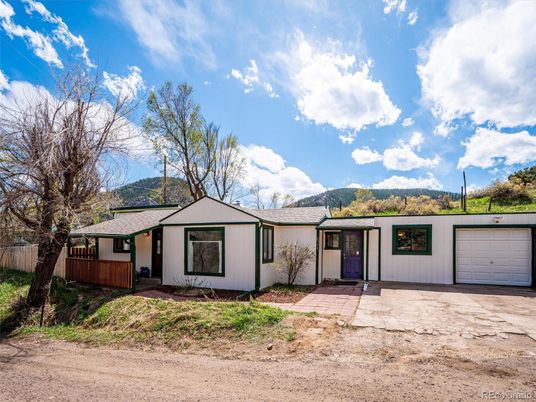 Attached, Exterior, Facade, Ranch