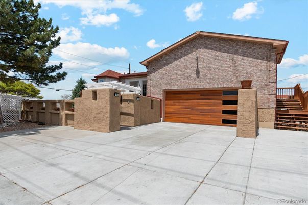 Detached Garage, Exterior