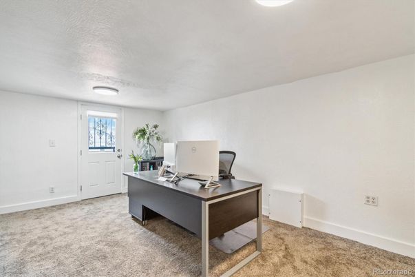 Home Office, Interior
