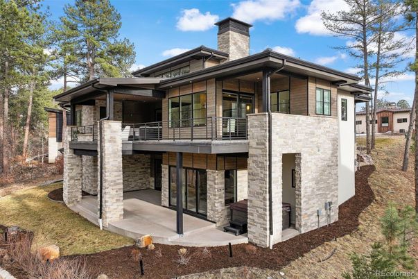 Exterior, Facade, Modern
