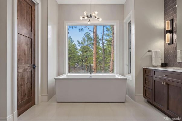Bathroom, Free Standing Baths, Interior, Pendant Lights