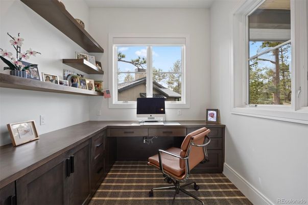 Home Office, Interior