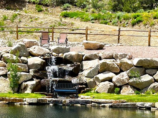 Exterior, Lake