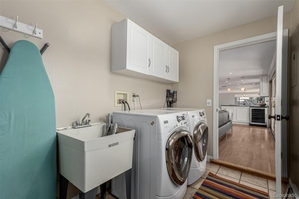 Interior, Recessed Lighting, Washer, Wood Texture Flooring