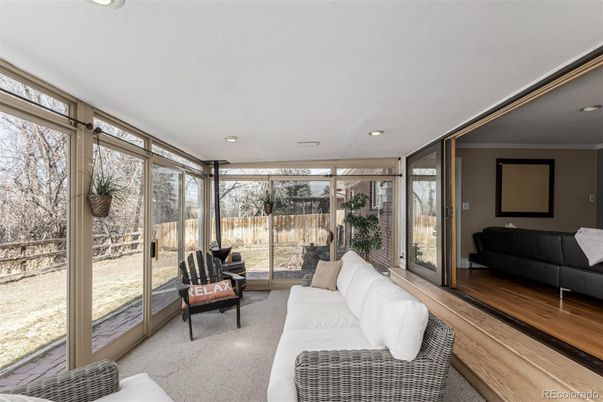 Interior, Living room, Recessed Lighting, Sun Room, Wood Texture Flooring