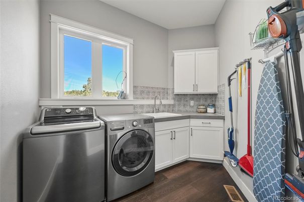 Interior, Washer, Wood Texture Flooring