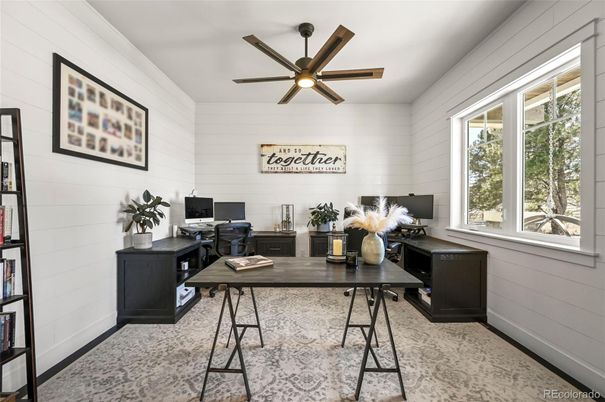 Home Office, Interior