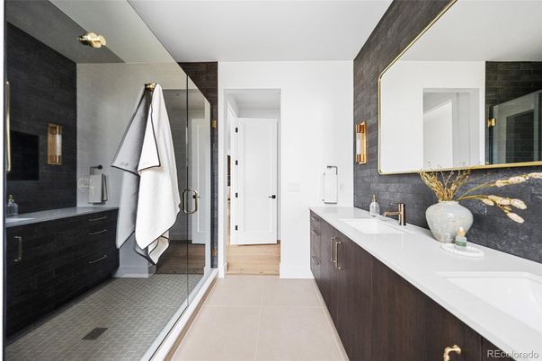 Bathroom, Dual Sink Vanities, Interior