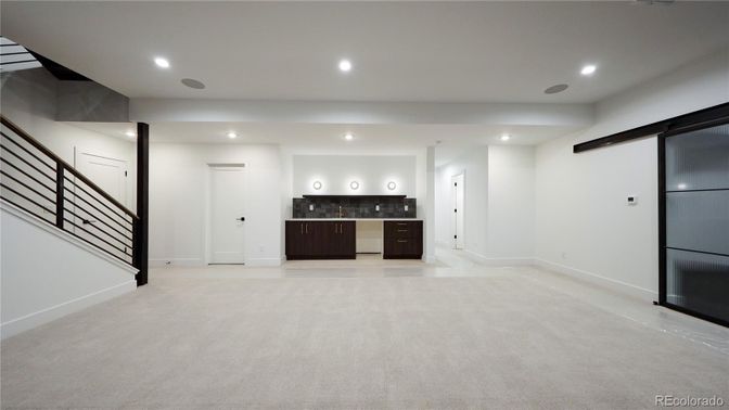 Empty room, Interior, Recessed Lighting