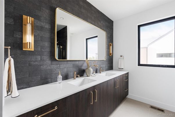 Bathroom, Dual Sink Vanities, Interior