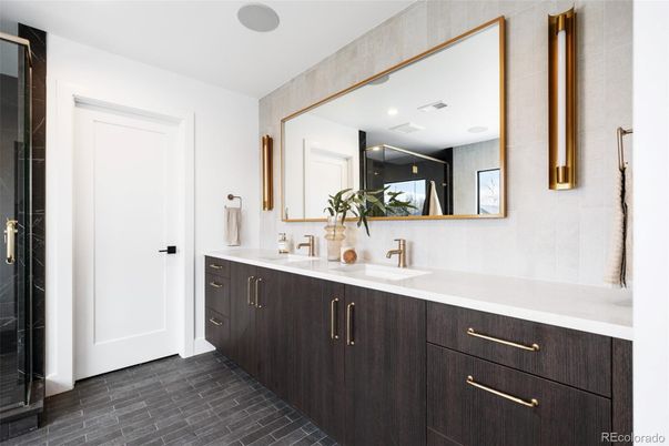 Bathroom, Dual Sink Vanities, Interior, Recessed Lighting