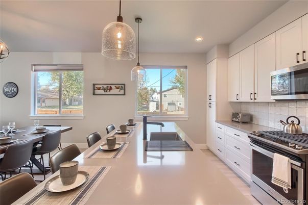Dining room, Interior, Kitchen, Pendant Lights, Recessed Lighting, Stainless Steel Appliances