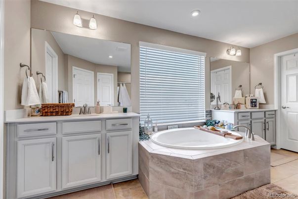 Bathroom, Dual Sink Vanities, Interior, Recessed Lighting