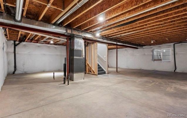 Garage, Interior, Wooden Beams