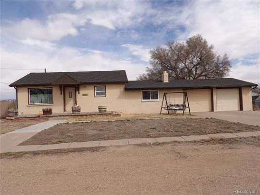 Attached, Exterior, Facade, Ranch