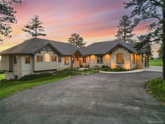 Backyard, Exterior, Facade, Ranch