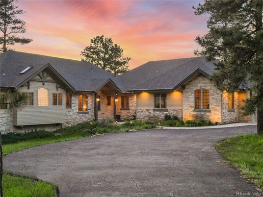 Backyard, Exterior, Facade, Ranch