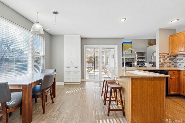 Dining room, Interior, Kitchen, Pendant Lights, Recessed Lighting, Wood Texture Flooring
