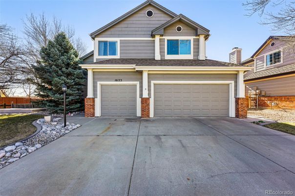 Attached, Exterior, Facade, American Craftsman