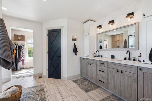 Bathroom, Dual Sink Vanities, Interior, Recessed Lighting