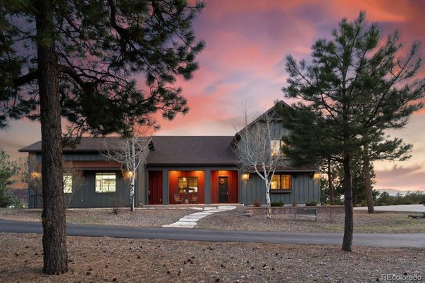Exterior, Facade, Ranch
