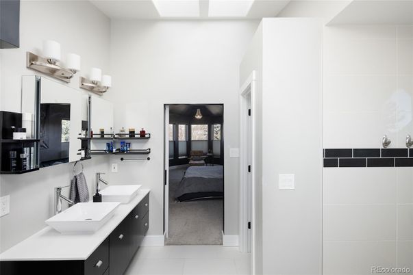 Bathroom, Bedroom, Dual Sink Vanities, Interior
