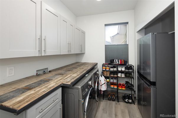 Interior, Kitchen, Washer, Wood Texture Flooring