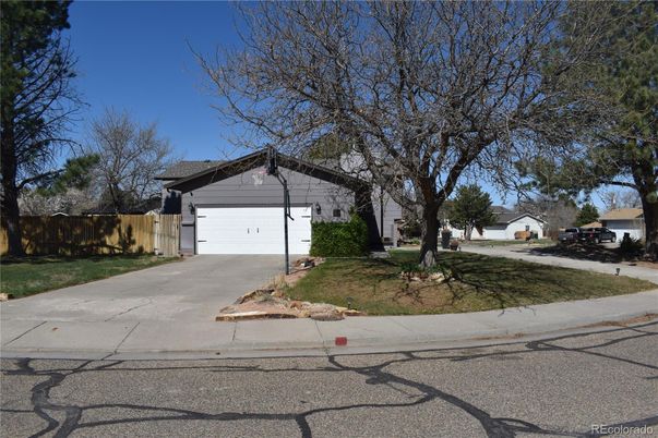 Attached, Exterior, Facade, Ranch