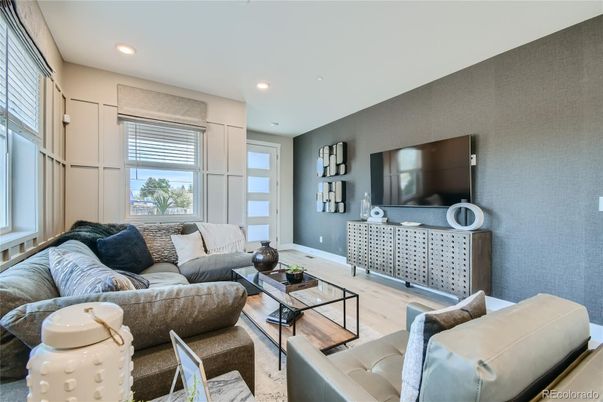 Interior, Living room, Recessed Lighting, Wood Texture Flooring
