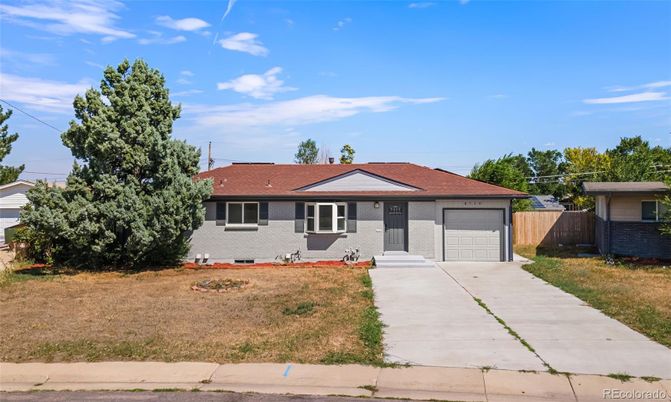 Attached, Exterior, Facade, Ranch