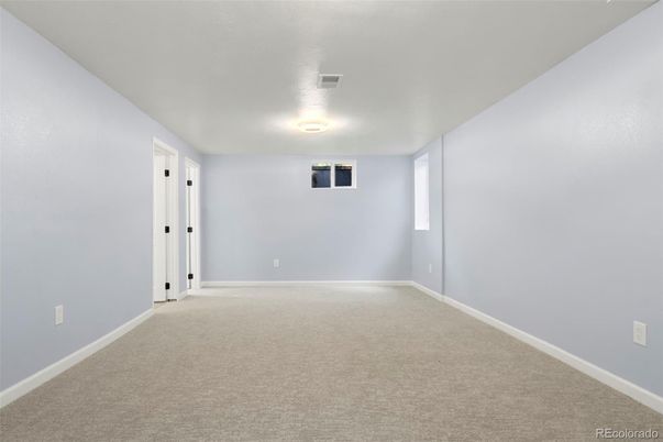 Empty room, Interior