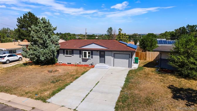 Attached, Exterior, Facade, Ranch