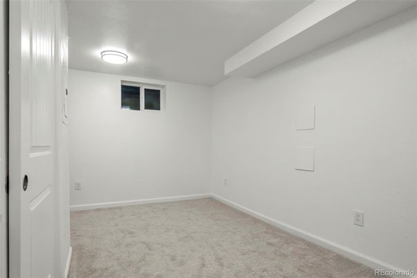 Empty room, Interior