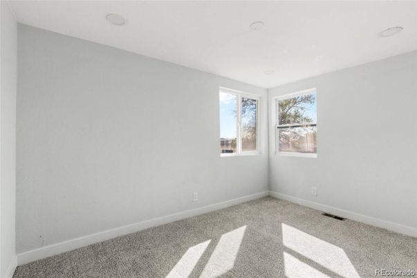 Empty room, Interior
