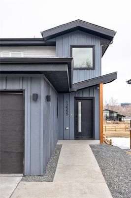 Exterior, Facade, Modern
