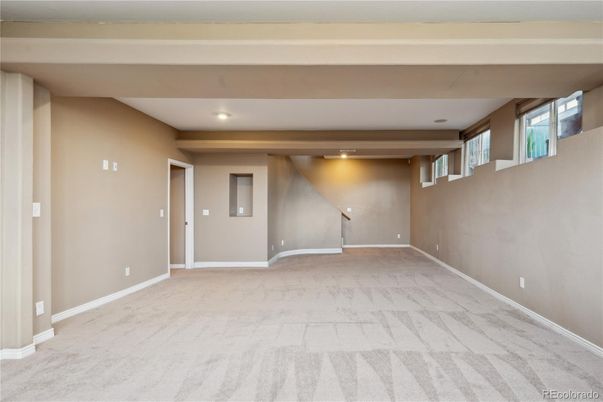 Empty room, Interior, Recessed Lighting