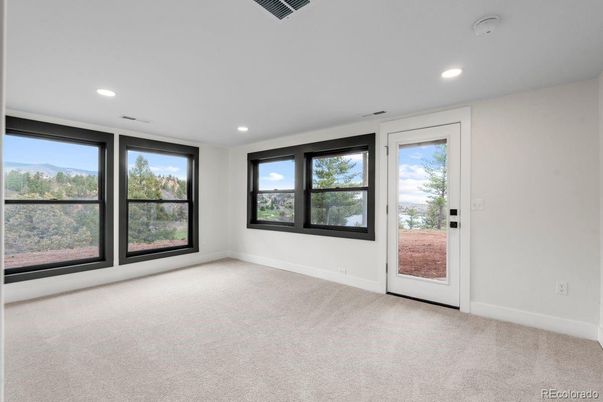 Empty room, Interior, Recessed Lighting