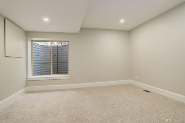 Empty room, Interior, Recessed Lighting
