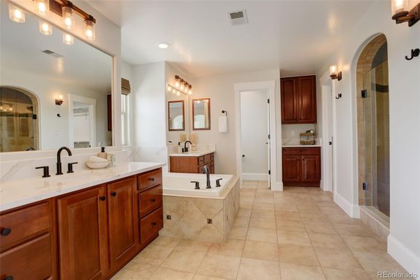 Bathroom, Dual Sink Vanities, Interior, Recessed Lighting
