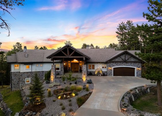 Attached, Exterior, Facade, Ranch