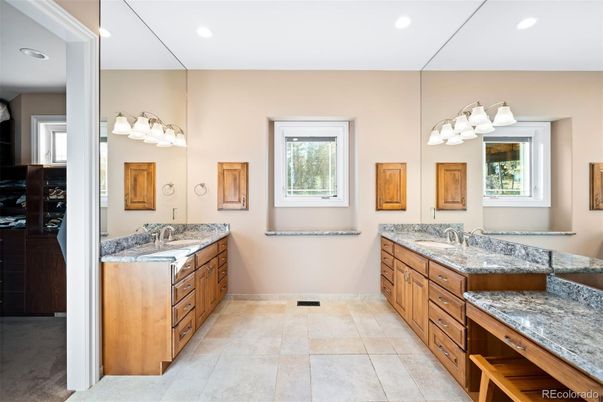 Bathroom, Dual Sink Vanities, Interior, Recessed Lighting