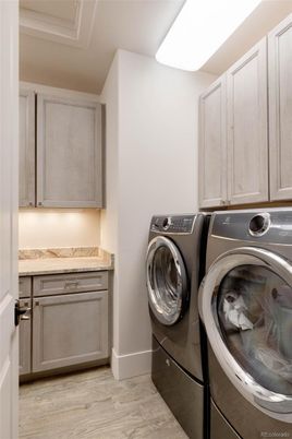 Interior, Washer, Wood Texture Flooring