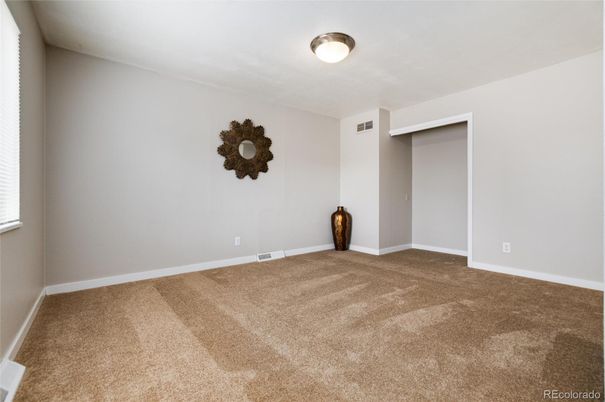 Empty room, Interior
