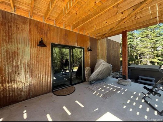 Exterior, Wooden Beams