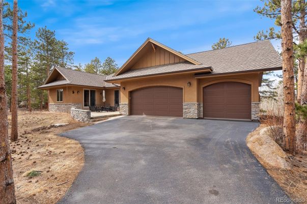 Attached, Exterior, Facade, American Craftsman