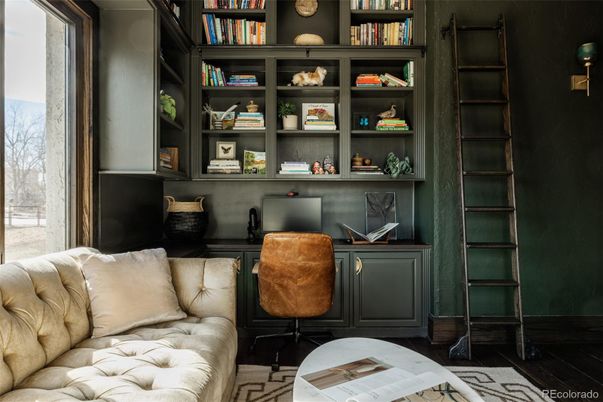 Home Office, Interior