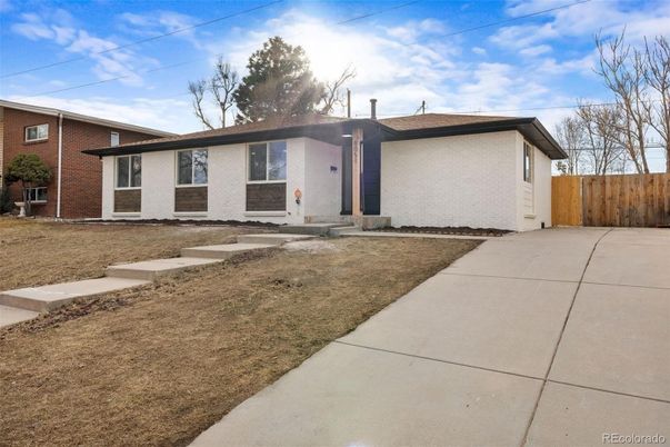 Exterior, Facade, Brick Facade, Ranch